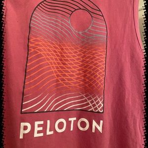 Peloton tank in excellent condition!